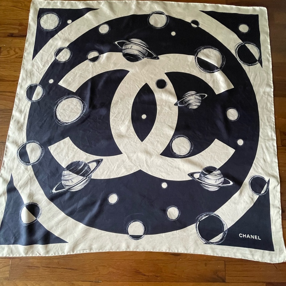 CHANEL CC Planet Navy Blue And Cream Silk Scarf. - Picture 2 of 9